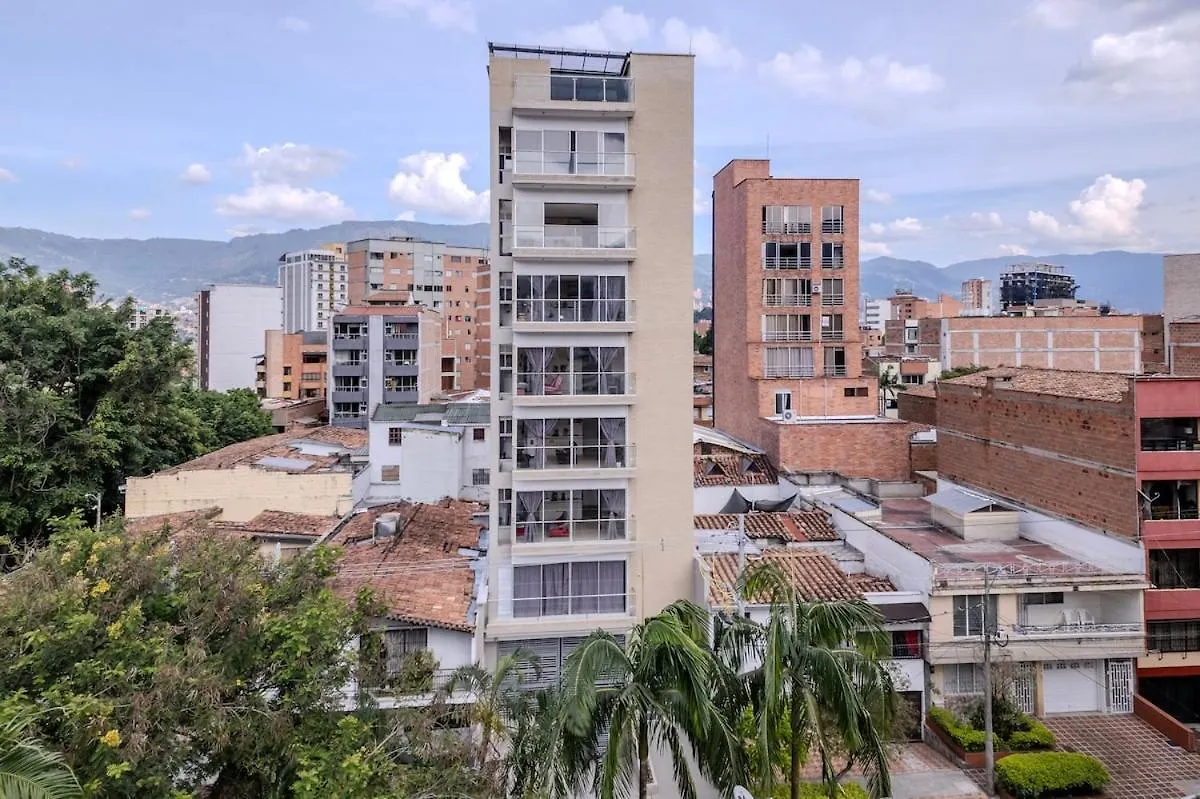 Apartamento En Laureles Con Piscina Y Parquedero 802 Medellín 0*,  Colombia